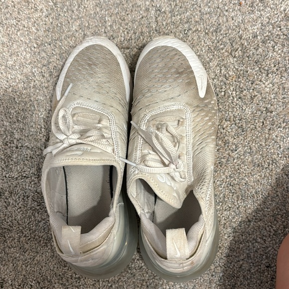 woman’s air max 270 size 7 white - Picture 3 of 3